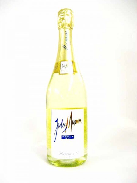 Jules Mumm sparkling wine of medium dry